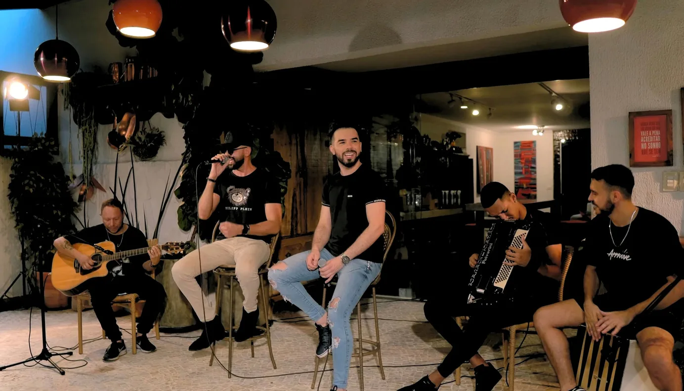 Felipe Carvalho e banda ao vivo na gravação do DVD Músicas de Buteco
